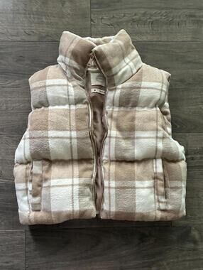 Stoosh beige plaid puffer vest